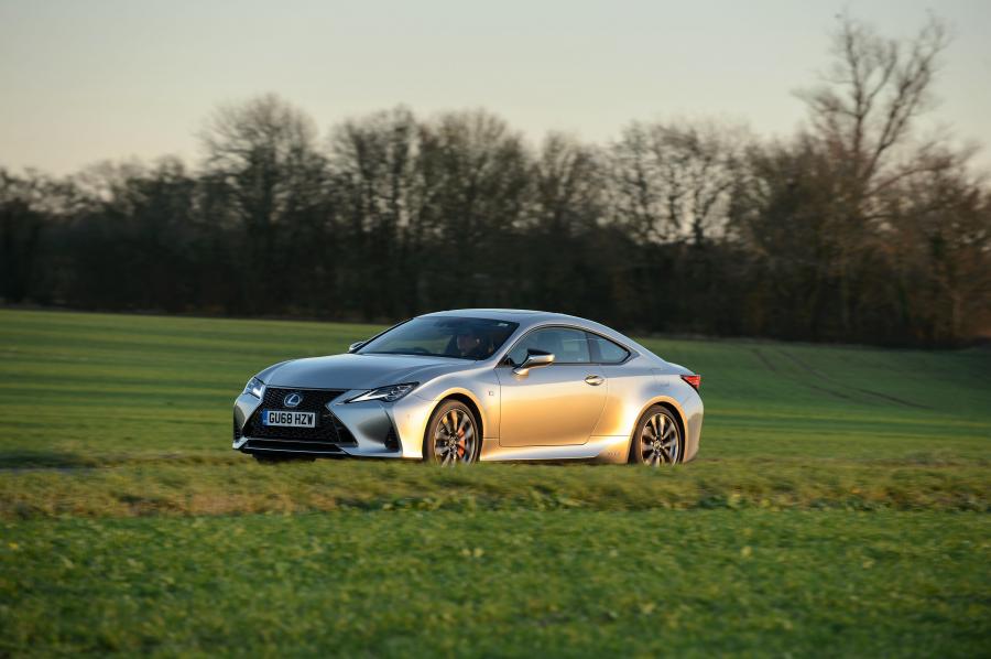  Lexus RC300h F-Sport 2019 года  (UK) (фото 35 из 40)